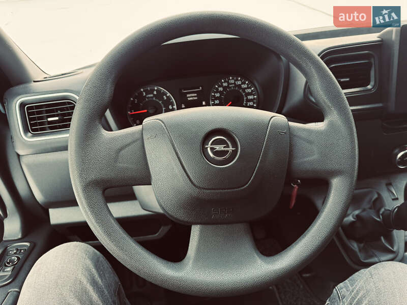 Вантажний фургон Opel Movano 2021 в Кореці
