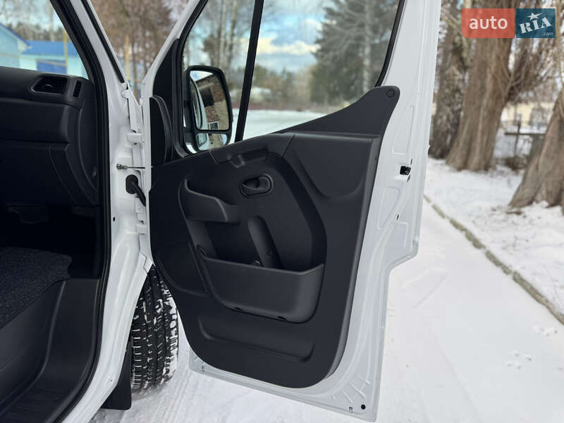 Вантажний фургон Opel Movano 2021 в Кореці