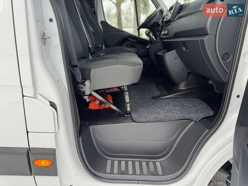 Вантажний фургон Opel Movano 2021 в Кореці