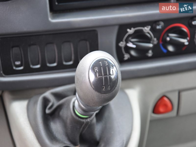 Вантажний фургон Opel Movano 2005 в Львові