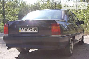 Седан Opel Omega 1990 в Днепре