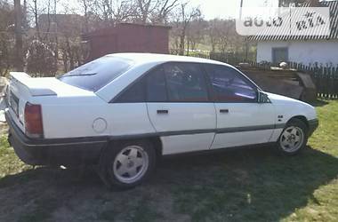 Седан Opel Omega 1990 в Ивано-Франковске