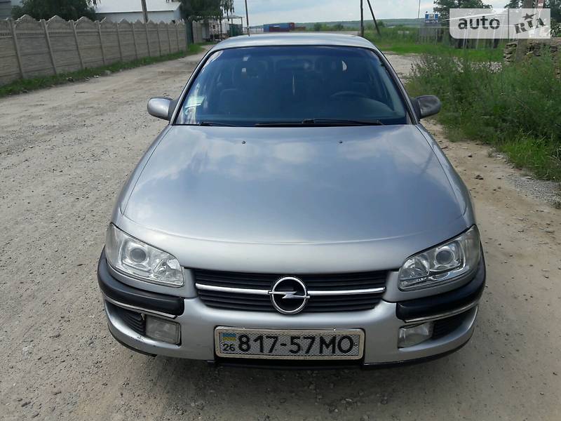 Седан Opel Omega 1995 в Хотине