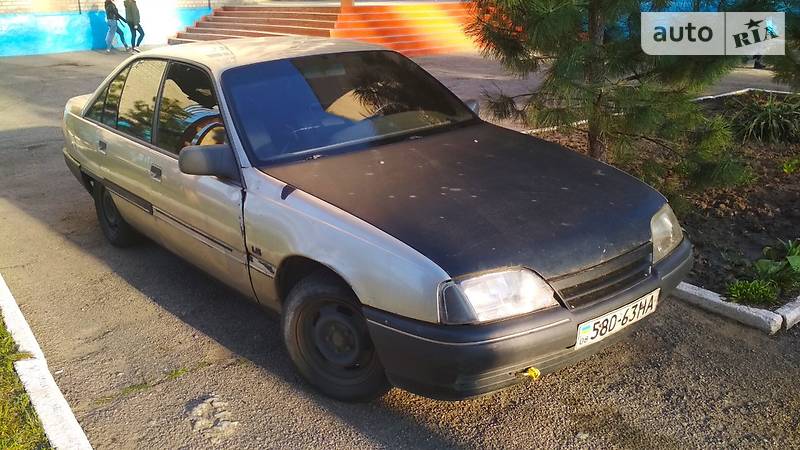 Седан Opel Omega 1987 в Мелитополе фото Седан Opel Omega 1987 в Мелитополе