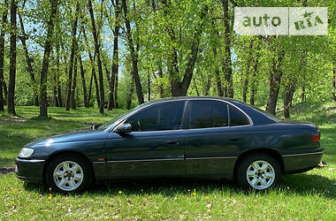 Седан Opel Omega 1995 в Гадяче