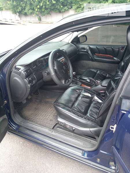 Седан Opel Omega 1998 в Олександрії