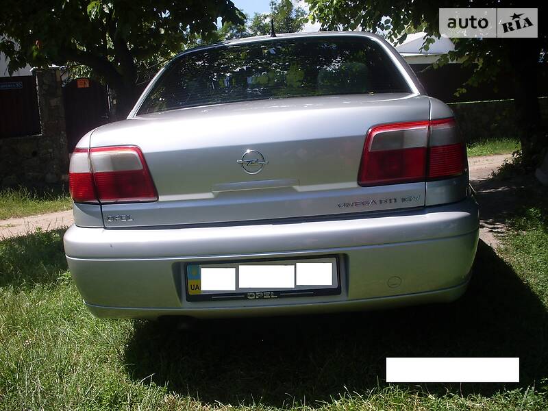 Седан Opel Omega 2000 в Гайвороне