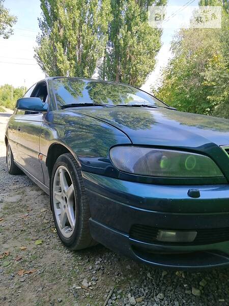 Седан Opel Omega 1995 в Староконстантинове