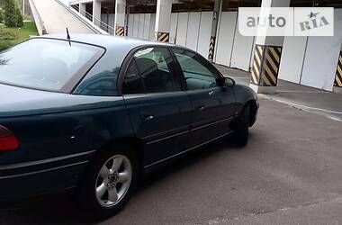 Седан Opel Omega 1998 в Киеве