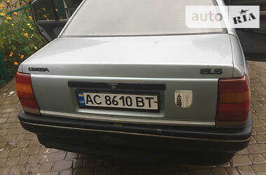 Седан Opel Omega 1988 в Владимир-Волынском