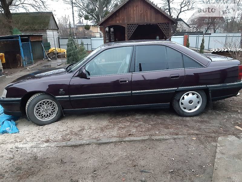 Седан Opel Omega 1993 в Новомосковске