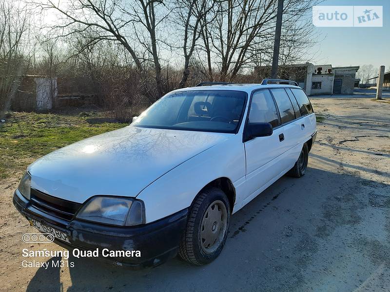 Универсал Opel Omega 1990 в Кременце