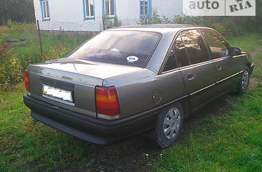 Седан Opel Omega 1988 в Коростене