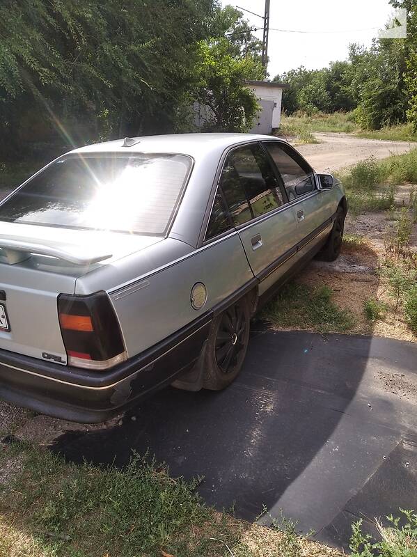 Седан Opel Omega 1987 в Покрові