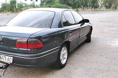 Седан Opel Omega 1995 в Гадяче