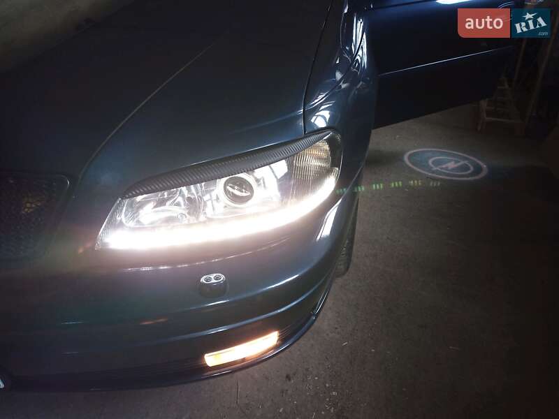 Седан Opel Omega 2003 в Черкасах