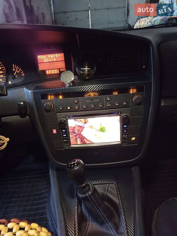 Седан Opel Omega 2003 в Черкасах