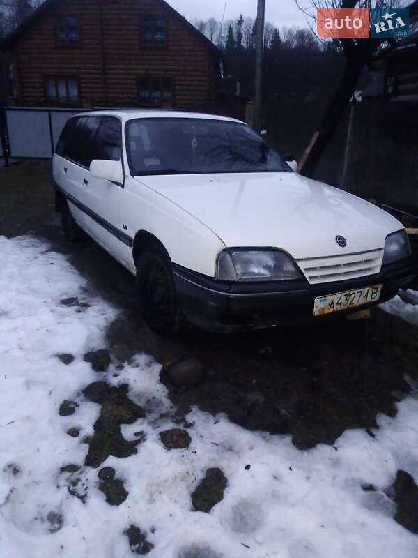 Универсал Opel Omega 1986 в Бориславе