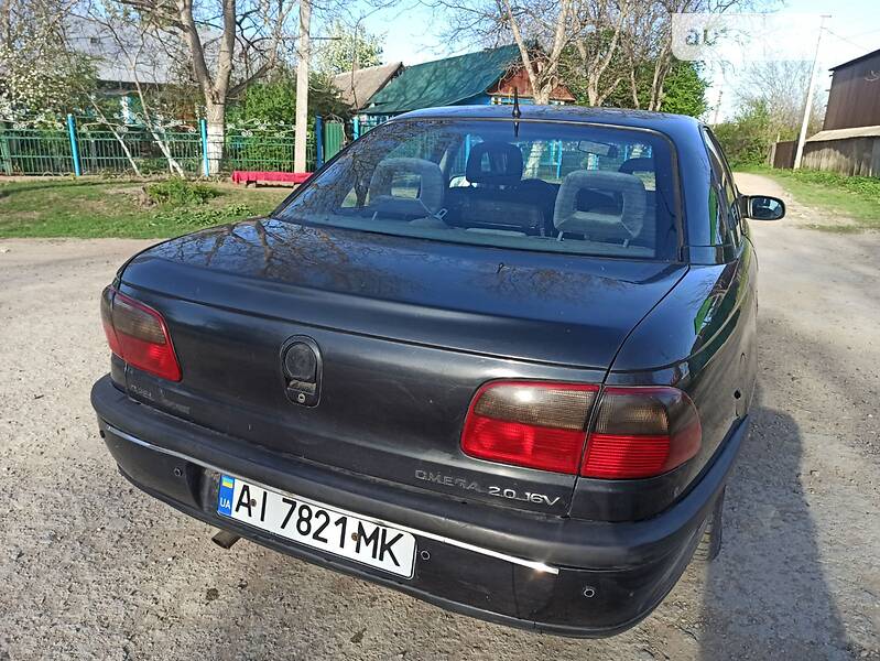 Седан Opel Omega 1995 в Новой Ушице