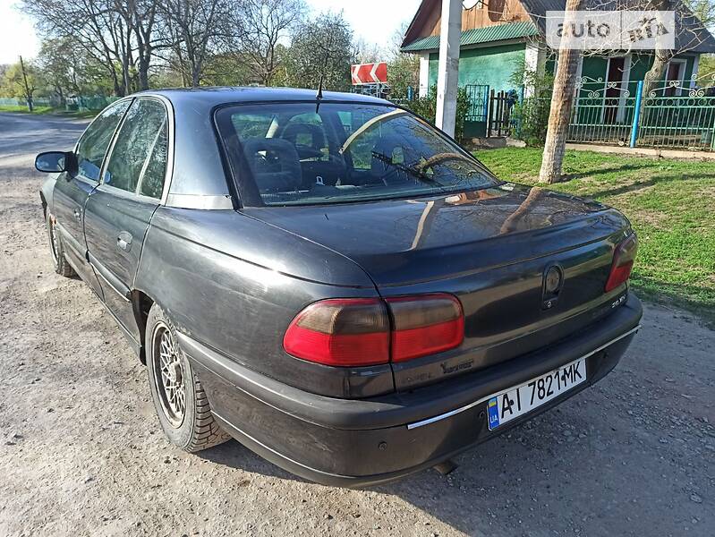 Седан Opel Omega 1995 в Новой Ушице