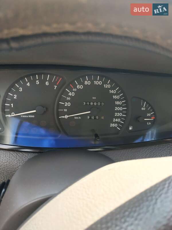 Седан Opel Omega 1999 в Верховине