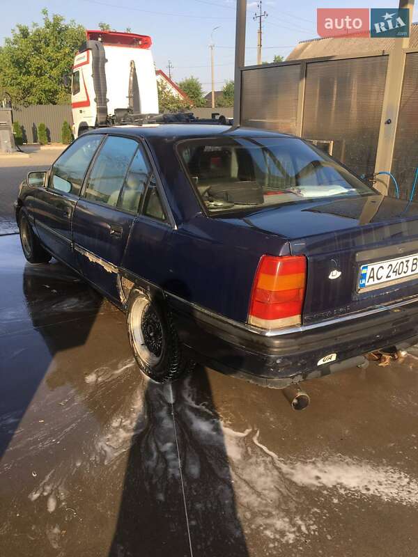 Седан Opel Omega 1990 в Любешове