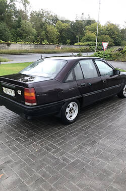 Седан Opel Omega 1990 в Киеве