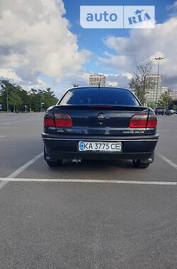 Седан Opel Omega 1996 в Киеве