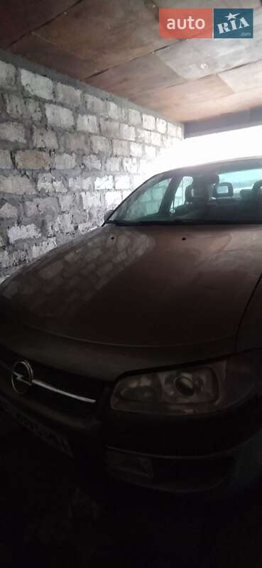 Седан Opel Omega 1996 в Львове