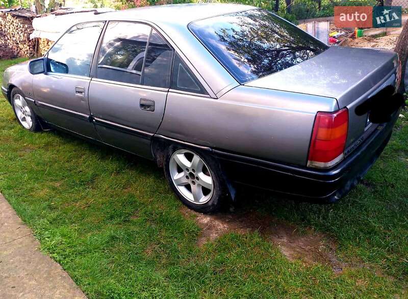 Седан Opel Omega 1987 в Новій Ушиці