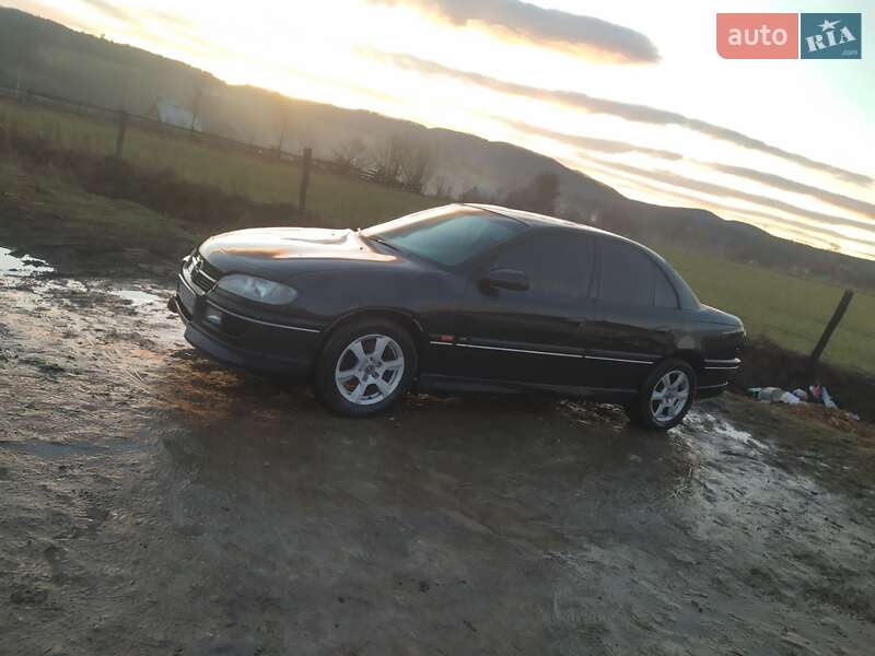 Седан Opel Omega 1998 в Чернівцях