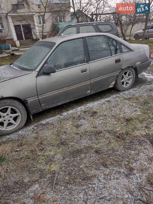 Седан Opel Omega 1988 в Мостиске