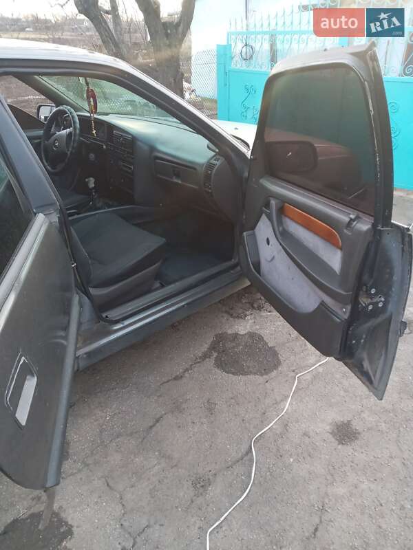 Седан Opel Omega 1987 в Николаеве фото 10 Седан Opel Omega 1987 в Николаеве