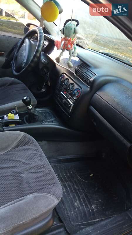 Седан Opel Omega 1994 в Буську