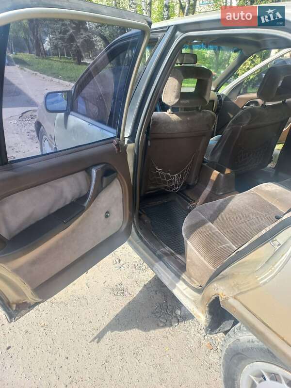 Седан Opel Omega 1988 в Тернополе