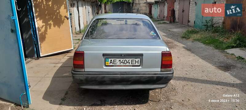 Седан Opel Omega 1987 в Кривом Роге