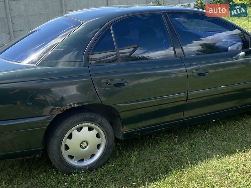 Седан Opel Omega 2002 в Вишневом