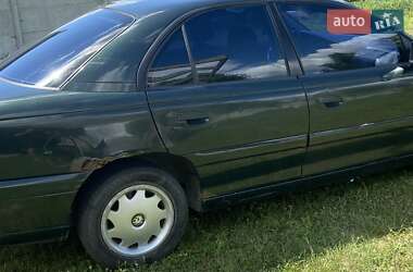 Седан Opel Omega 2002 в Вишневом