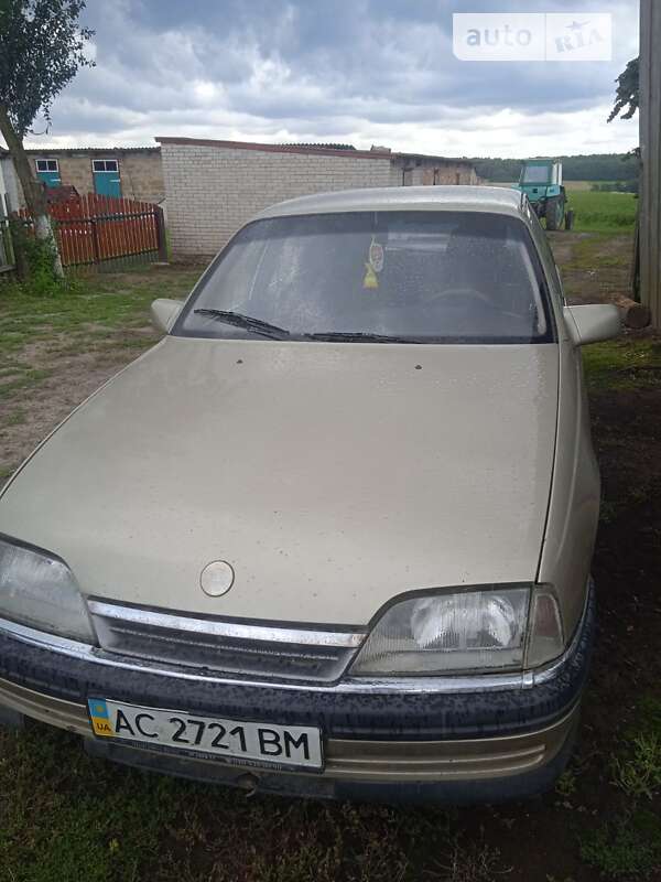 Седан Opel Omega 1988 в Локачах