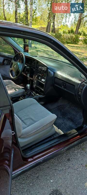 Седан Opel Omega 1992 в Кицмани