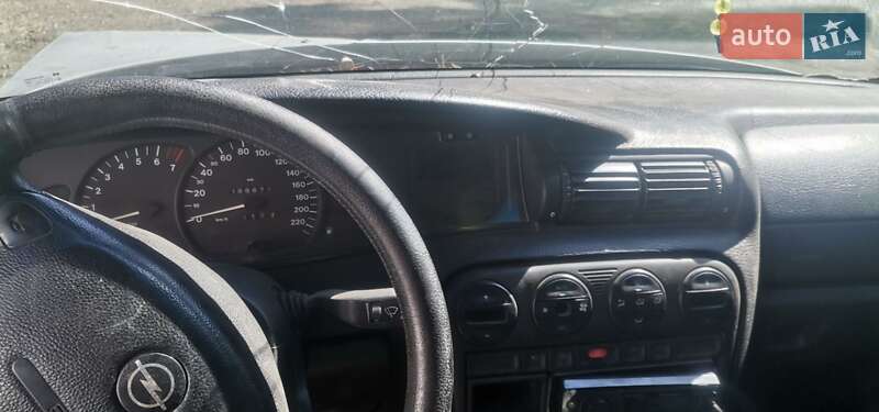 Седан Opel Omega 1999 в Києві фото 3 Седан Opel Omega 1999 в Києві