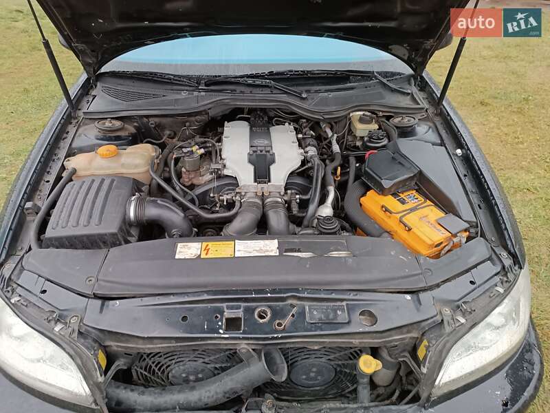 Седан Opel Omega 2000 в Шацьку