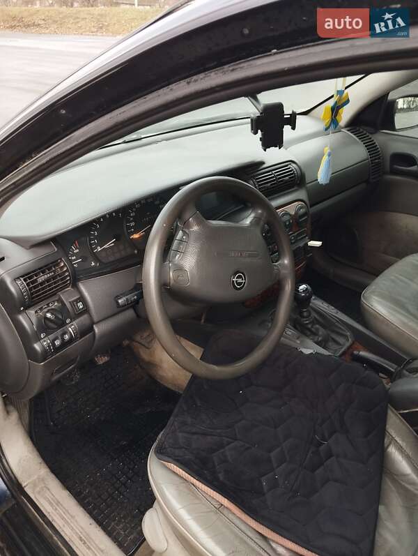 Седан Opel Omega 1998 в Тульчині