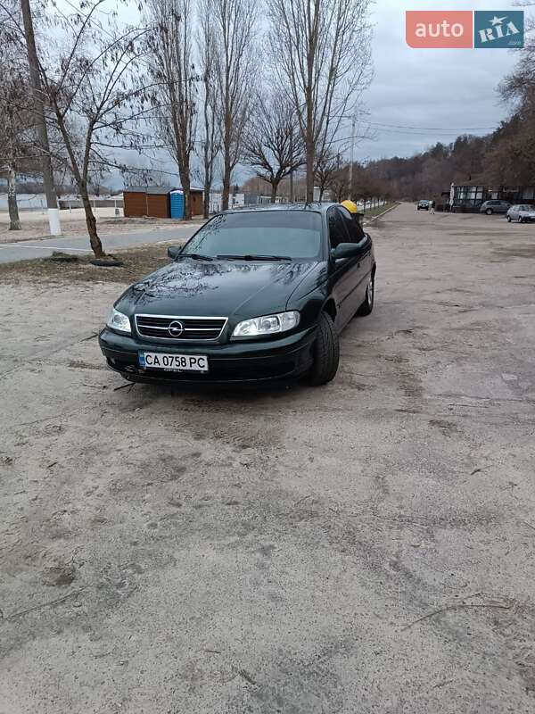 Opel Omega 2000
