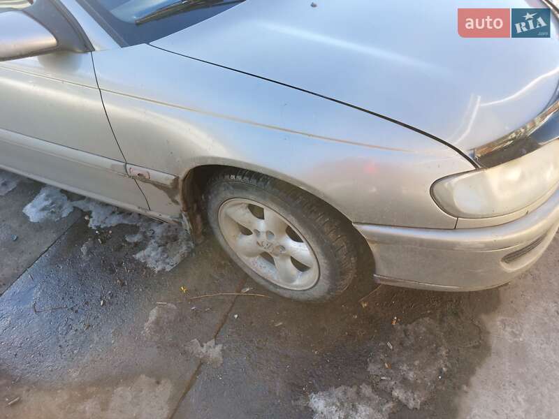 Седан Opel Omega 1996 в Черновцах
