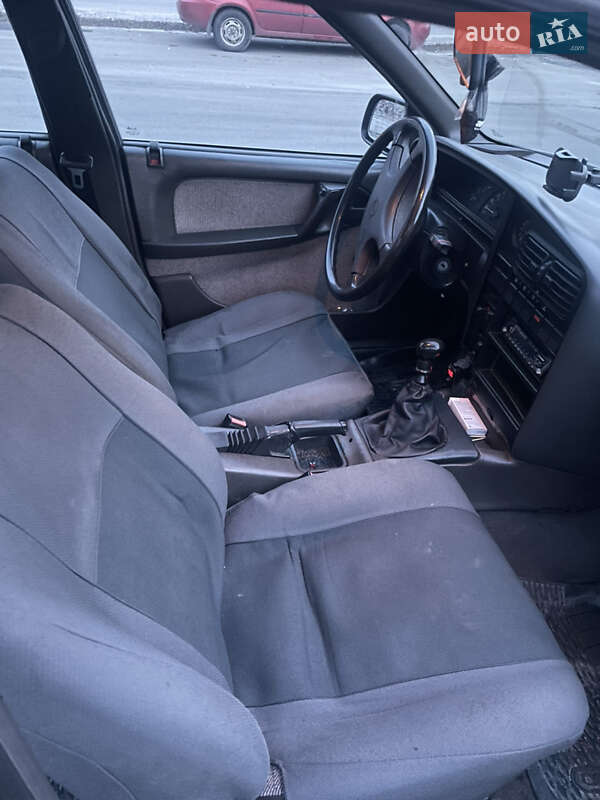 Седан Opel Omega 1987 в Черкассах