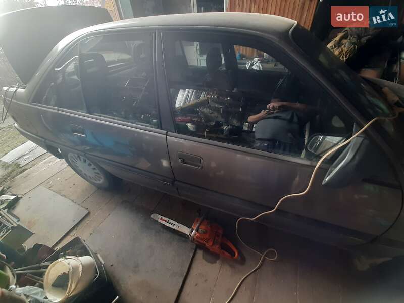 Седан Opel Omega 1990 в Житомире