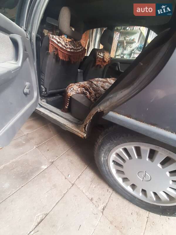 Седан Opel Omega 1990 в Житомире