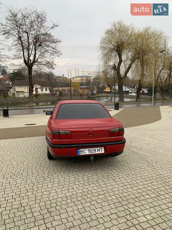 Седан Opel Omega 1995 в Львове