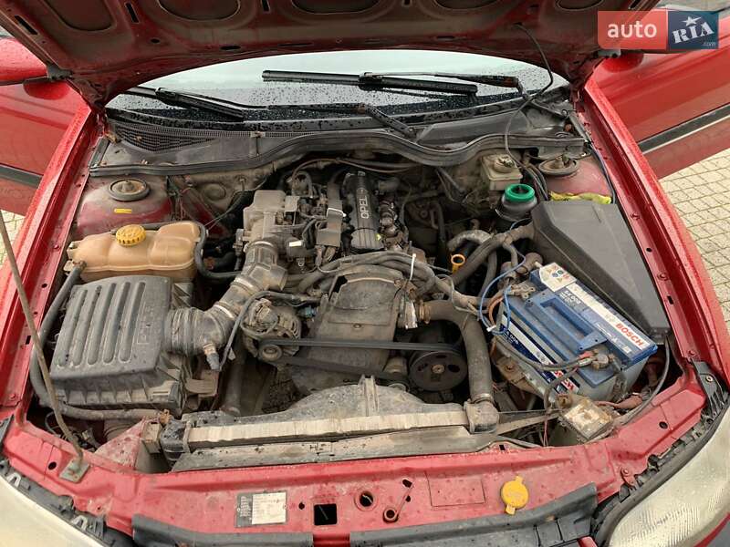 Седан Opel Omega 1995 в Львове